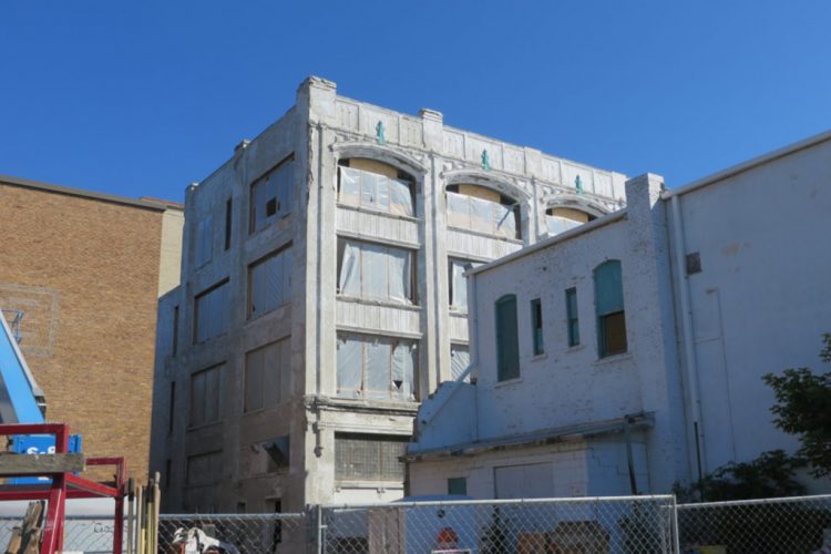 LLoydHouse001